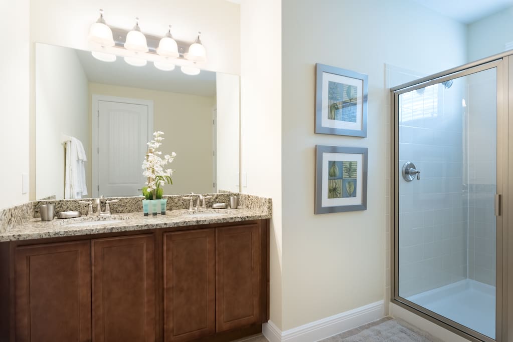 Sweet Home Vacation Rental Homes: 8 Bedrooms Pool Villa The Encore Club #5 (Bathroom)
