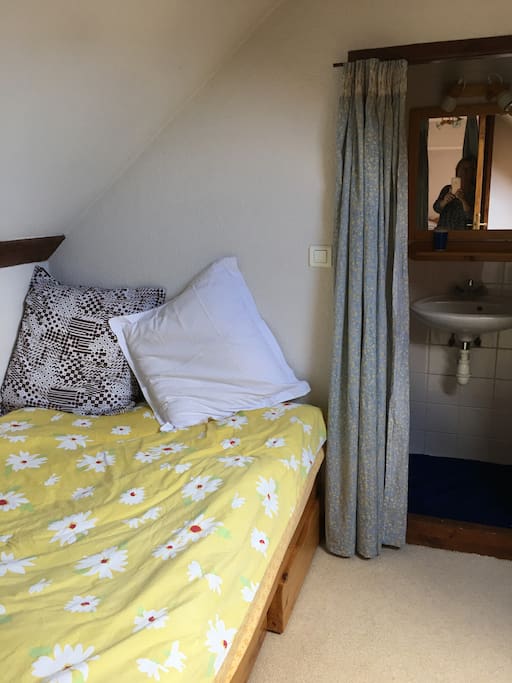 Petite chambre à l'étage 1 place 1M20
