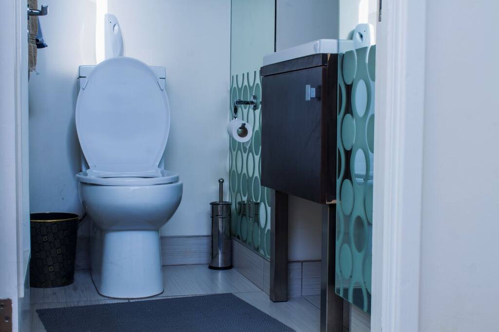 Full Bathroom