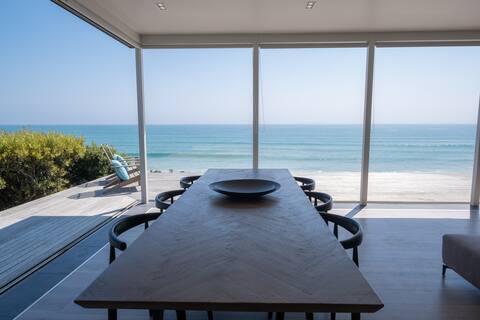 Luxurious Beachfront Sun Trap In The Clouds