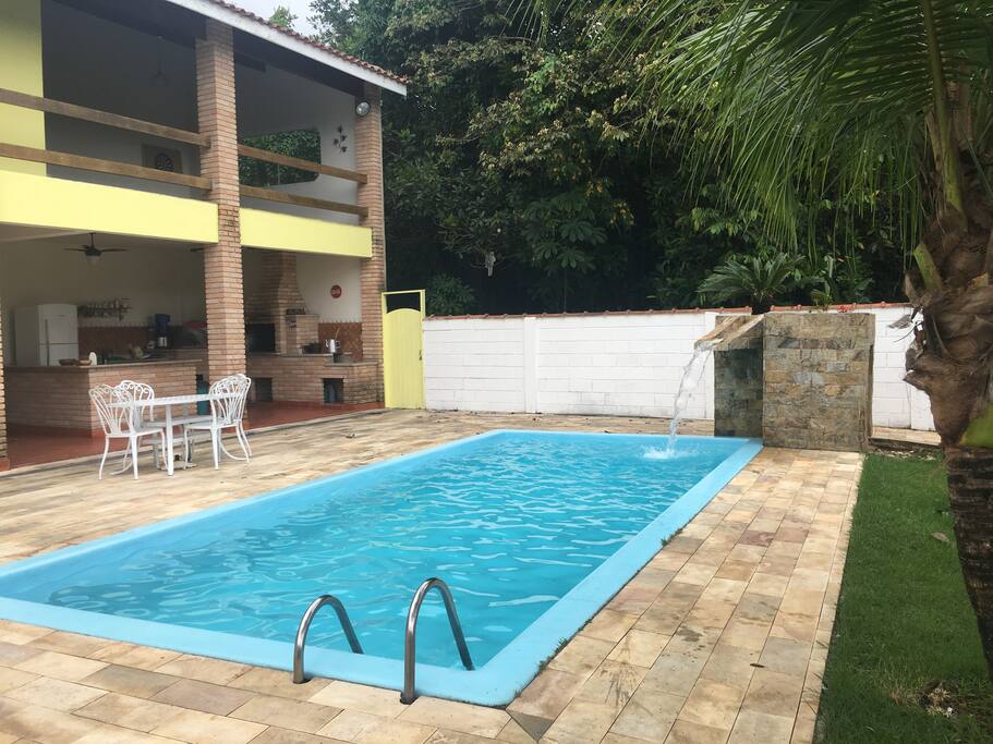 Piscina com Cascata