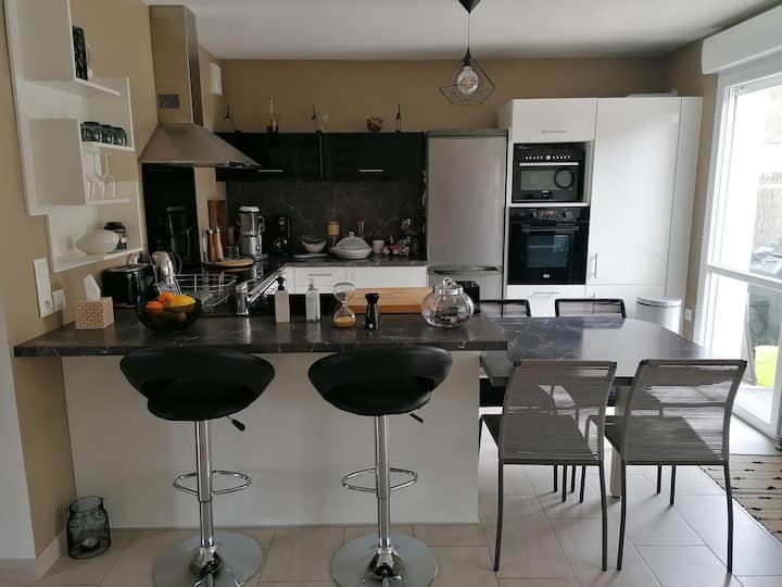 Private room in house free parking Houses for Rent in WitrylèsReims