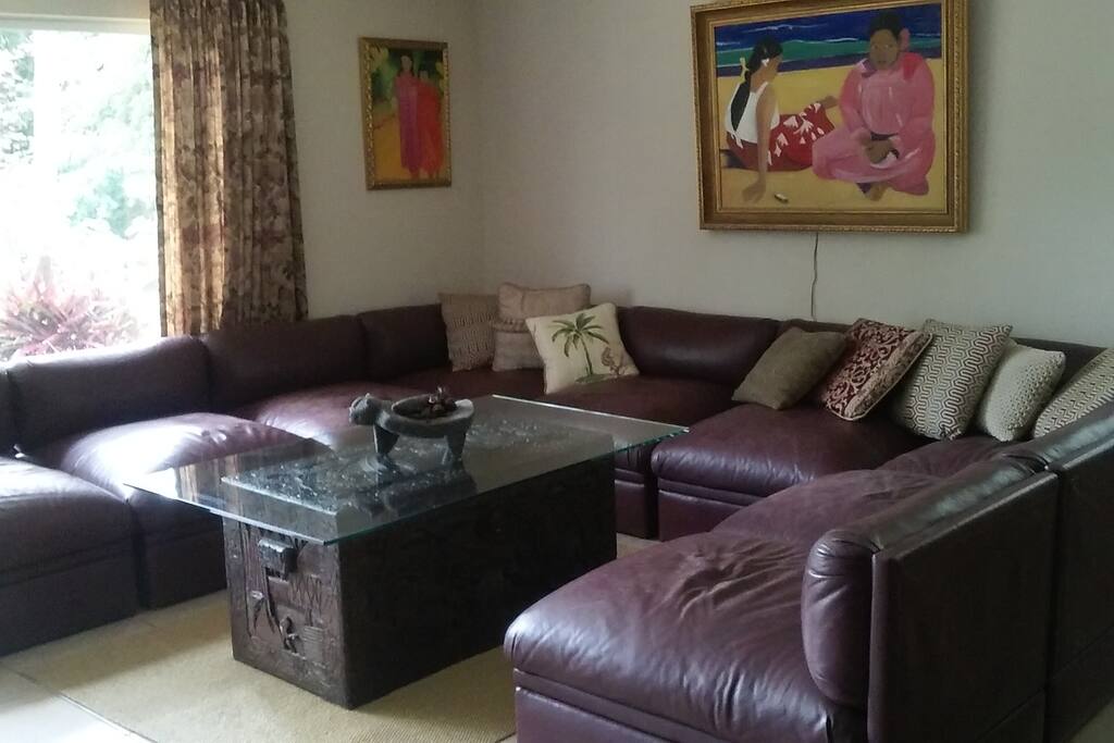 A very comfy and spacious living room
