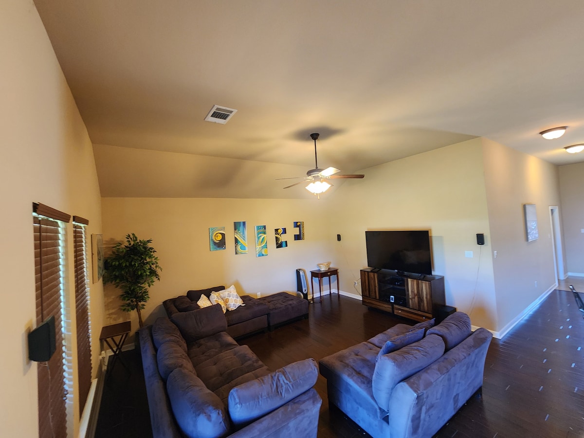 Sebule
65 Inch TV w/ Roku
LG Surround Sound