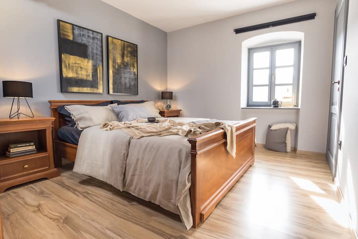 Prepracovaná spálňa č.2 s pekným výhľadom na krajinu