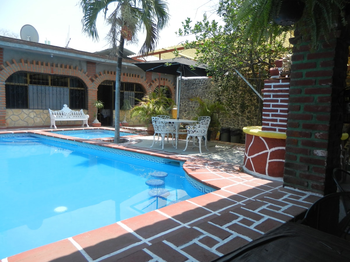 Top performing Airbnb: "The house of the owls" in Tlaltizapán De Zapata