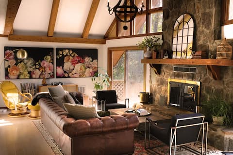 Top Airbnb: Relaxing & Stylish Chalet w/ Private Tennis Court in Clayton