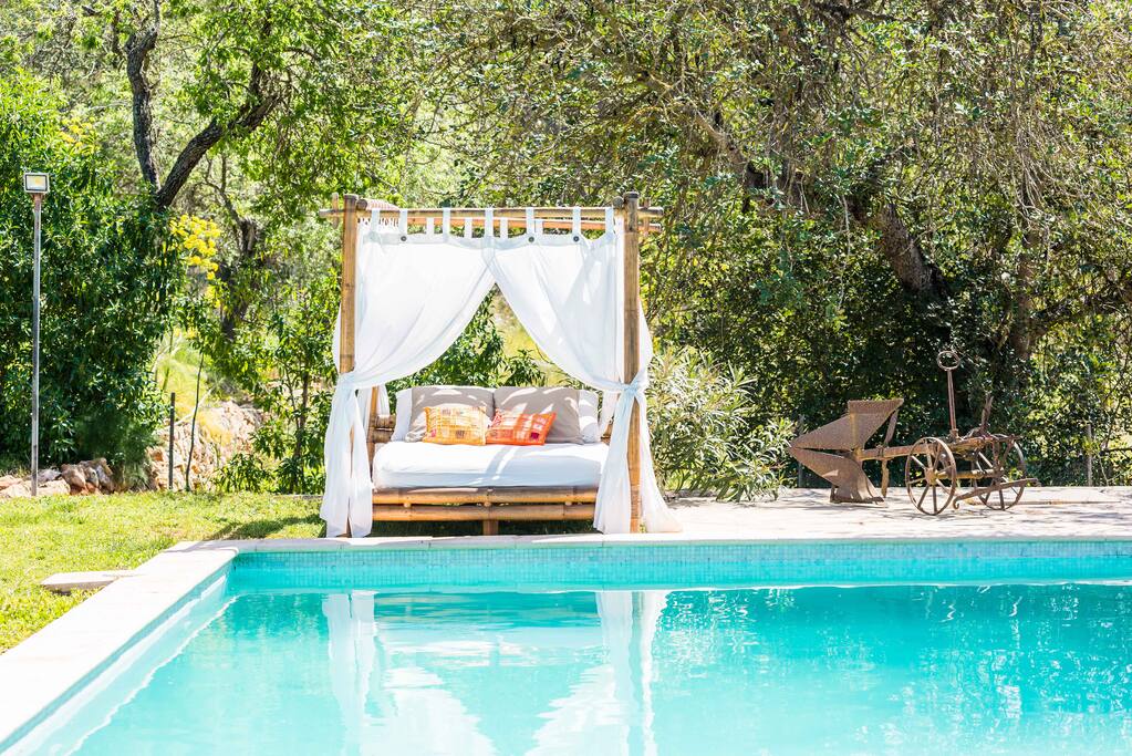 Bali bed