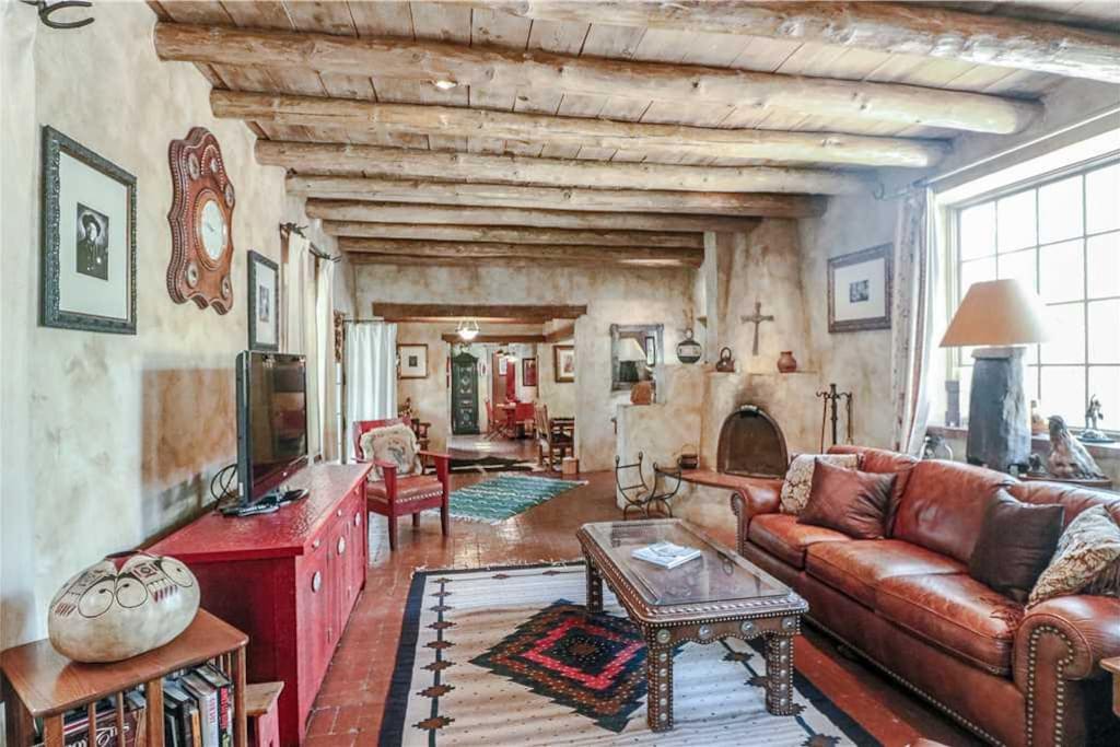 Open Living - The family-friendly layout makes it easy to stay connected to all of your guests at all times.