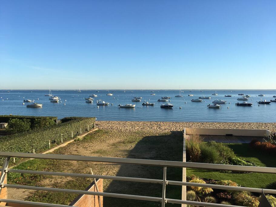 La plage en contrebas, vue du balcon