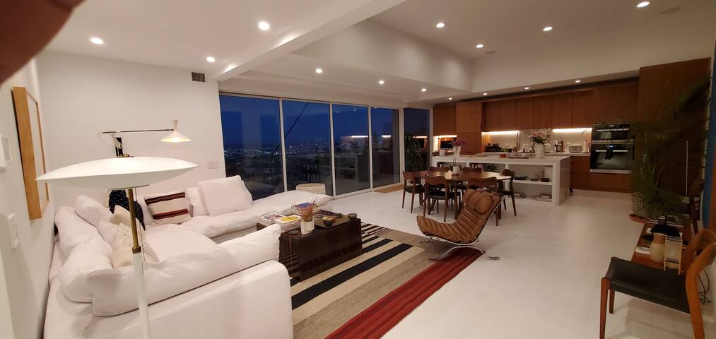 Production+Cast Residence Hollywood Hills 4BR+4BA