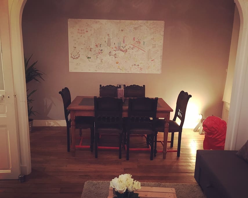 Le salon / côté salle à manger