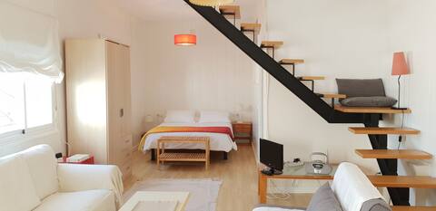 Nice studio on roof terrace. Views! VFT/CA/01520