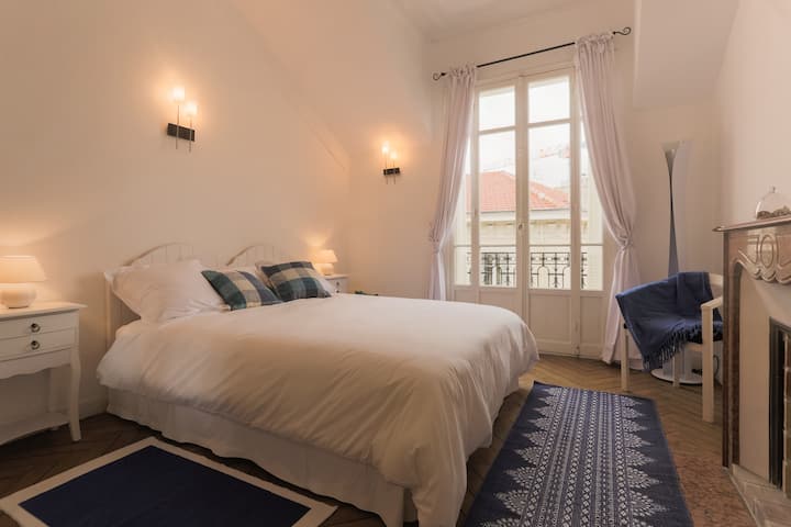 Habitación amplia con todas las comodidades