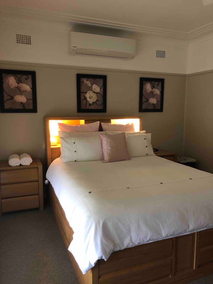 LISIAN’S - 23 Cox St Mudgee (Central Location)