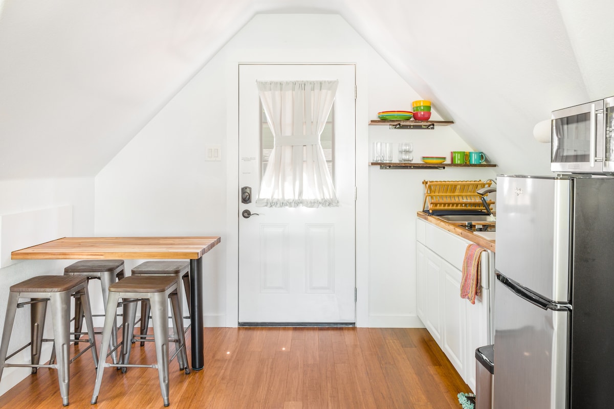 Light-Filled Loft near Lady Bird Lake
