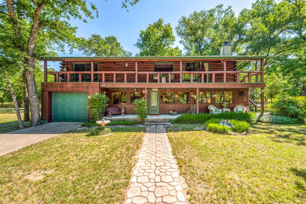 Paradise on the Brazos River Houses for Rent in Weatherford, Texas