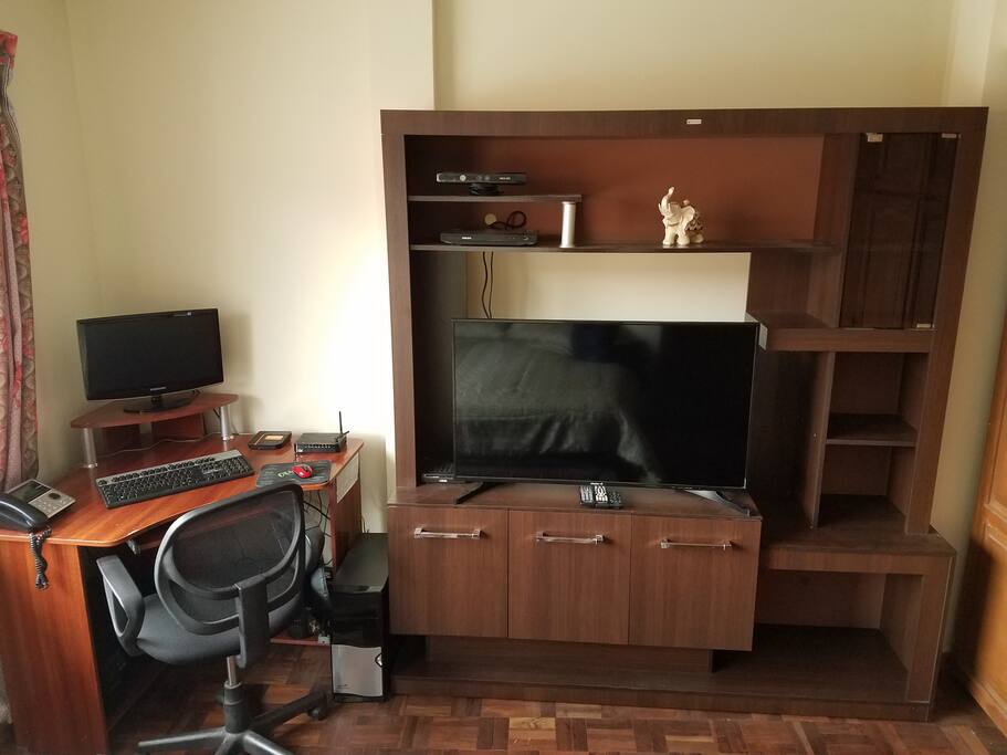 Entertainment Center Cable ready, DVD Player