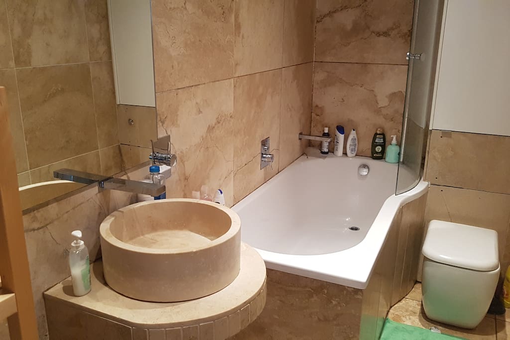 Bathroom (the bath is amazing, my favourite thing in the flat ;)