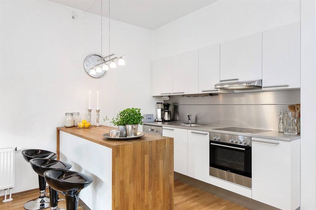 Kitchen, fully equipped and modern.