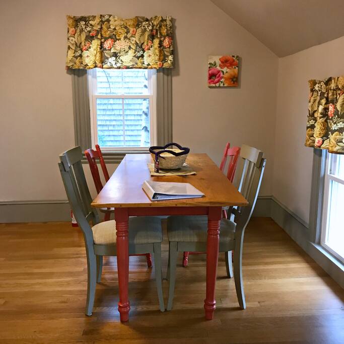 Seating and service for 4.