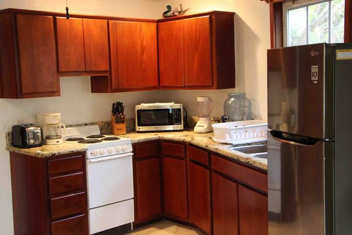 Poolside One Bedroom (D2)