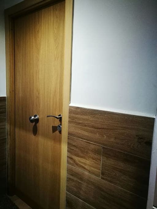 entrada a otro piso/ another flat