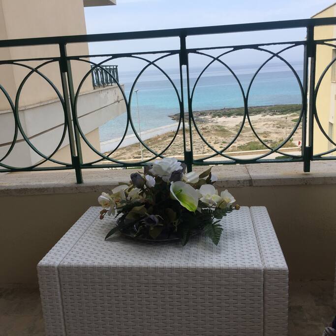 Scorcio vista mare sala colazione