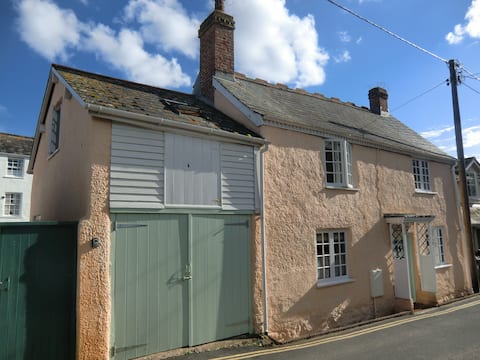 Top performing Airbnb: Heydons House, Sidmouth - wi-fi-parking-beach-town in Sidmouth