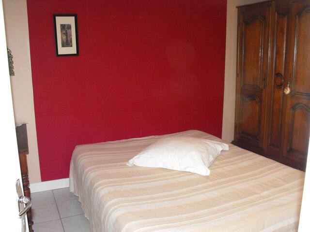 une chambre et communs privatifs