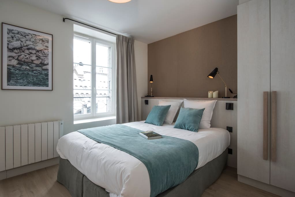 Chambre avec 3 lits