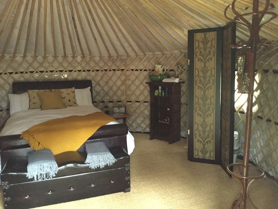 Fully lined yurt to aid good sleep and avoid light pollution in the morning. Nice...