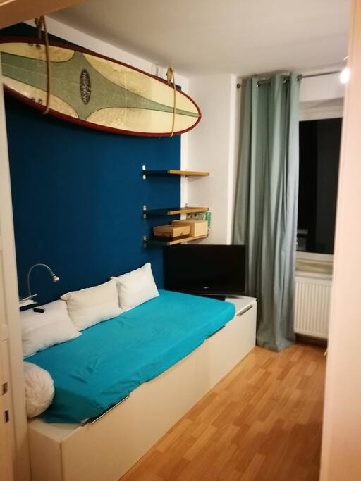 Bedroom, also has a single Bed