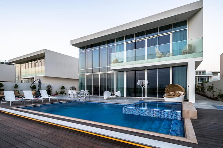 Bond Villa