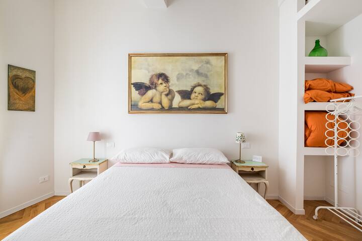 Modern flat on the old hidden canal gallery image 4