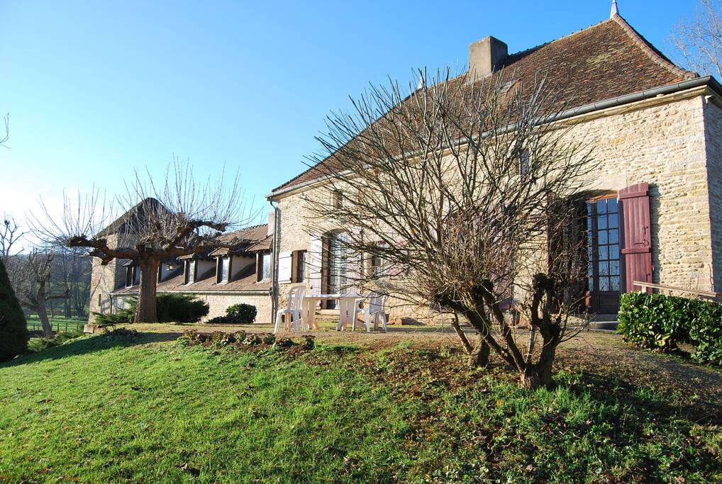 La maison vue du jardin