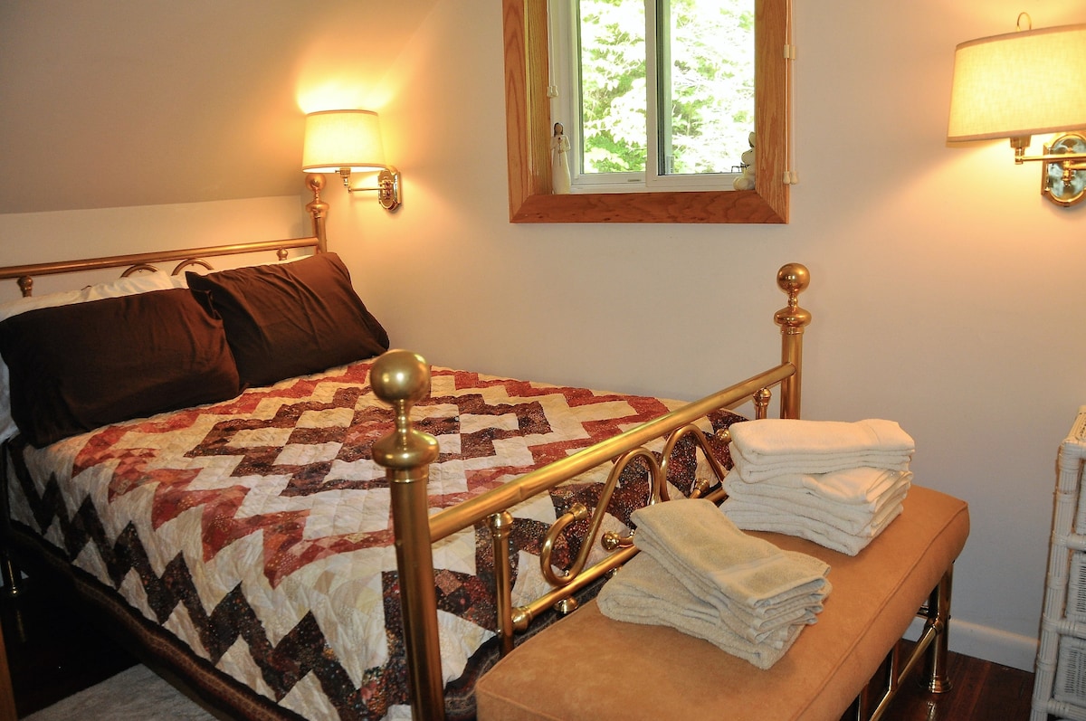 Segundo dormitorio - Cama de tamaño completo