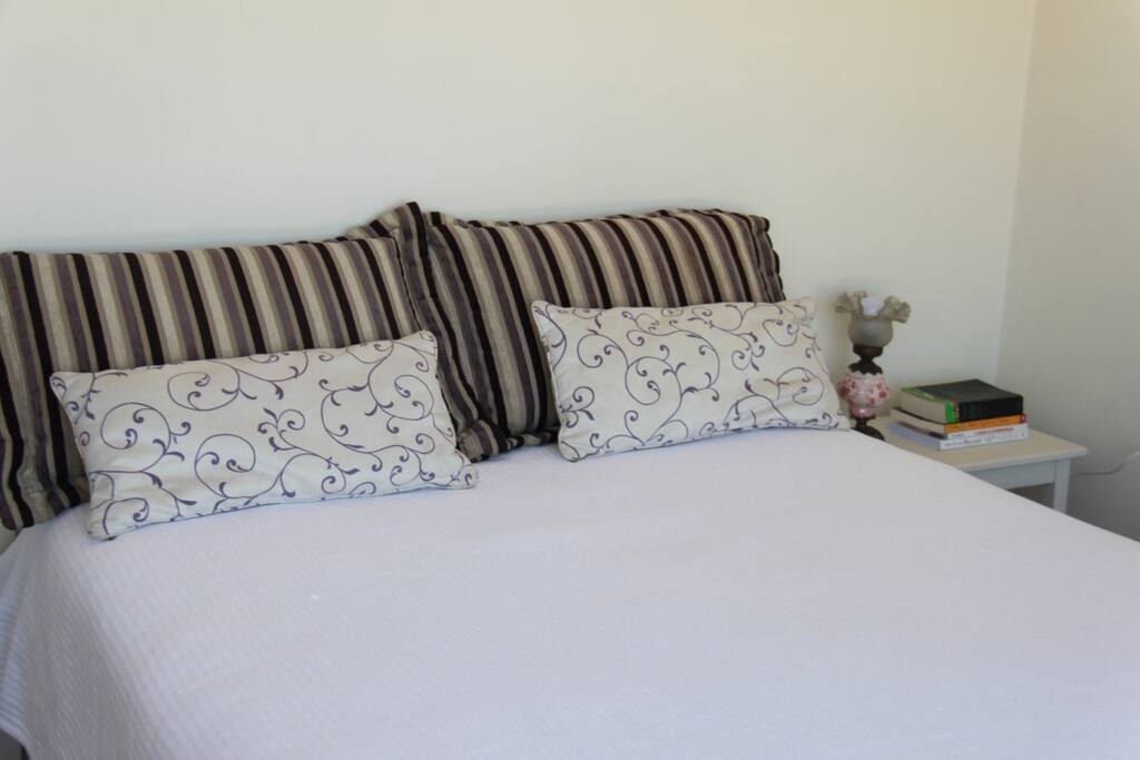 Quarto com cama casal