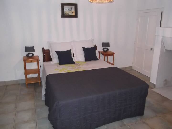 חדר שינה מיטה זוגית