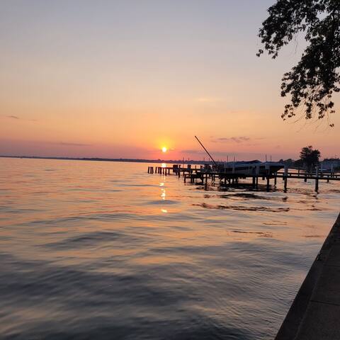Graber's Lake Getaway-gorgeous sunsets! great view