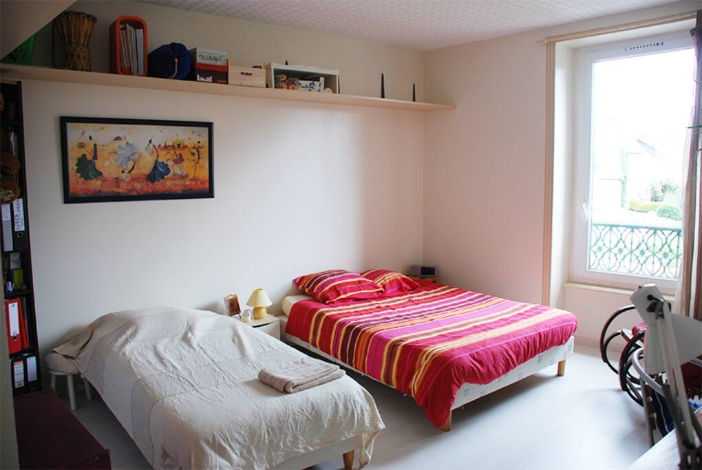 La chambre, avec beaucoup d'espace