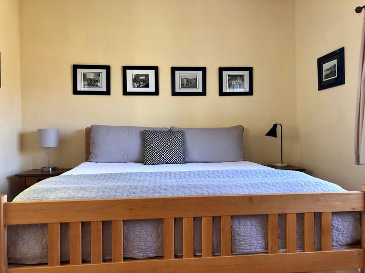 Point Reyes, Honeybee Cottage, big bed, nice spot!