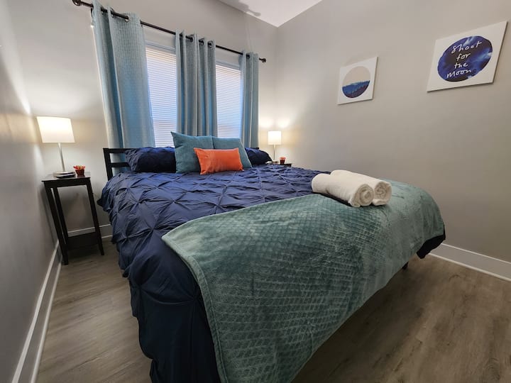 Cama King en la "habitación azul"