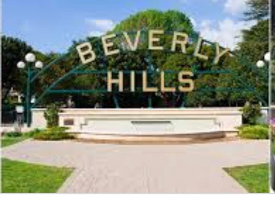The infamous Beverly Hills signage. 10 min walk from the apt