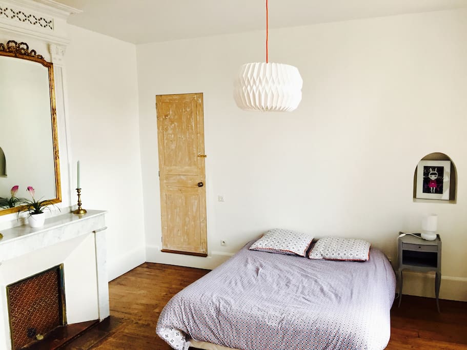 Grande chambre avec accès SDB