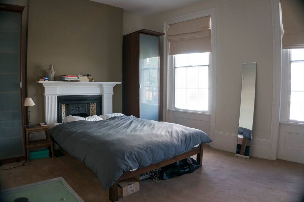 Another room, available at different dates