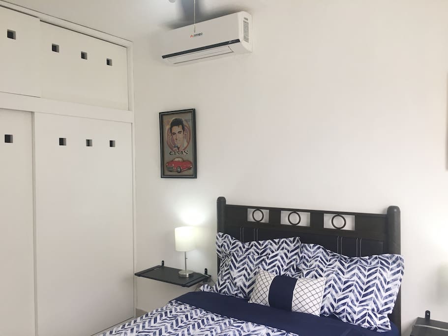 Con aire acondicionado y ventilador