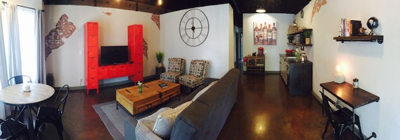 Downtown Studio-Relax in a quaint small town