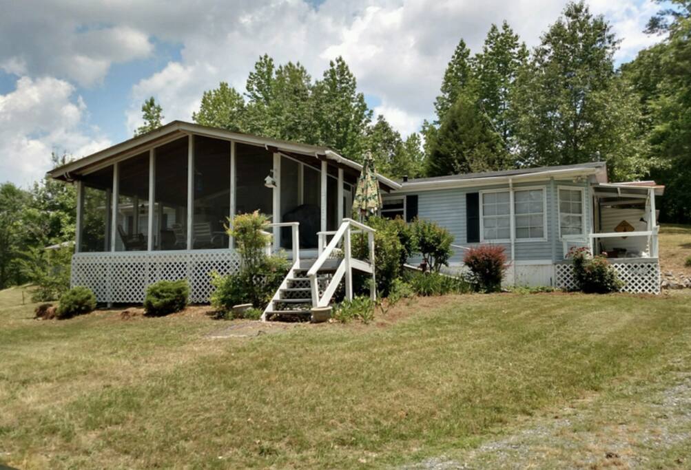 House with screened in porch
