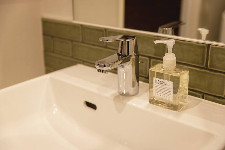 8名宿泊可！大井町駅徒歩5分/おしゃれなホテルでパーティーや女子会を！ gallery image 3